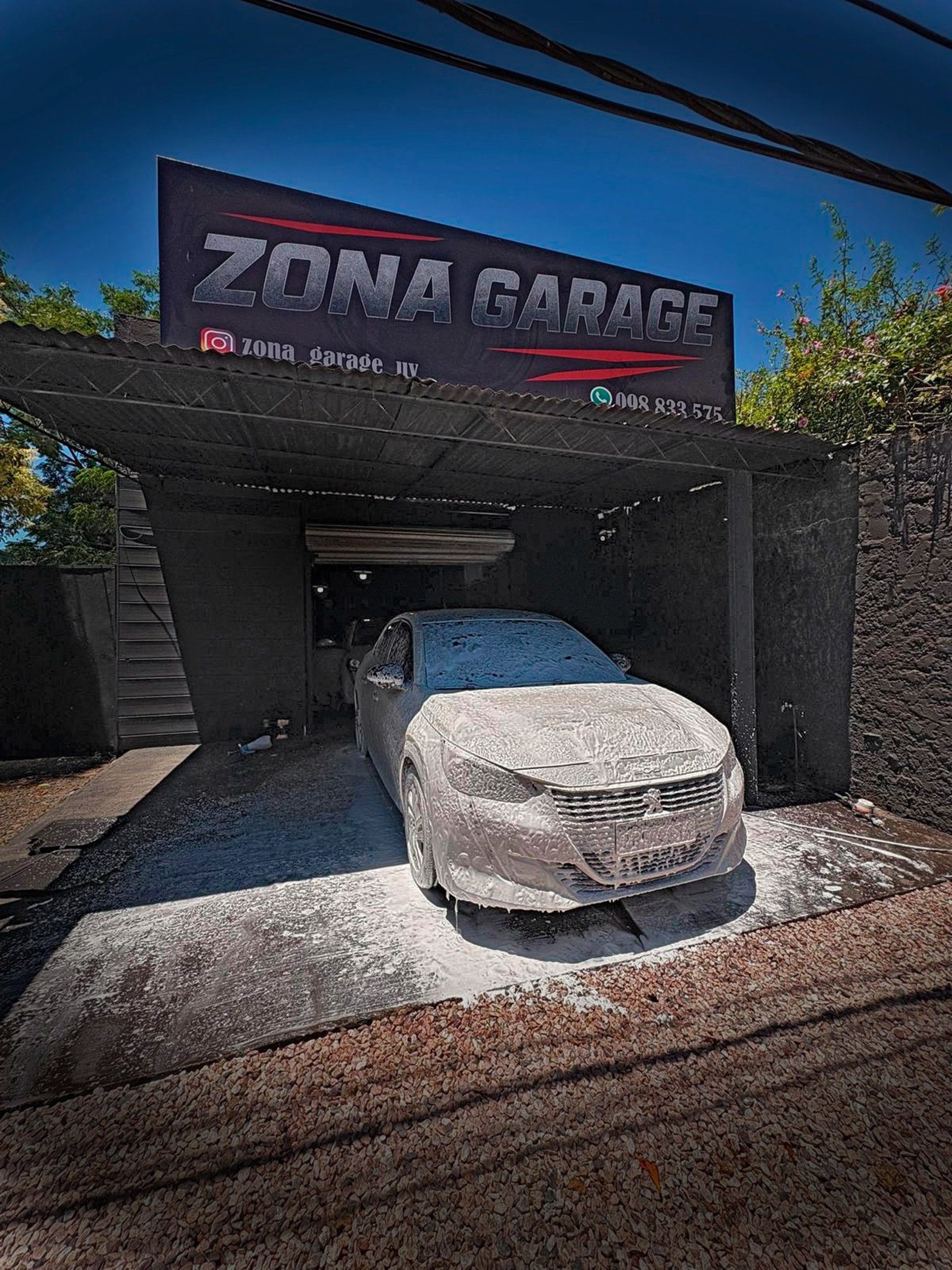 black and white bed linen