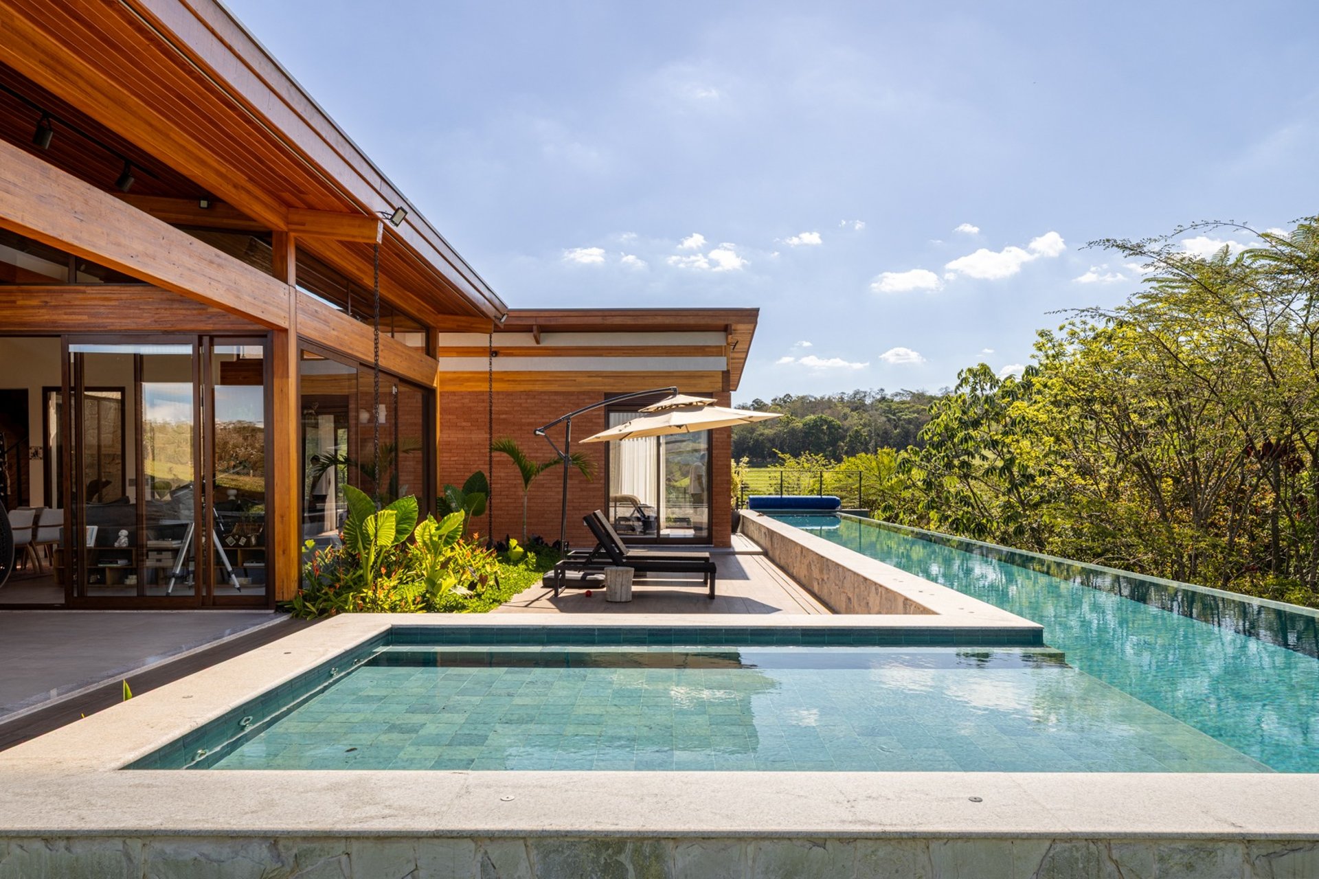 black and white bed linen