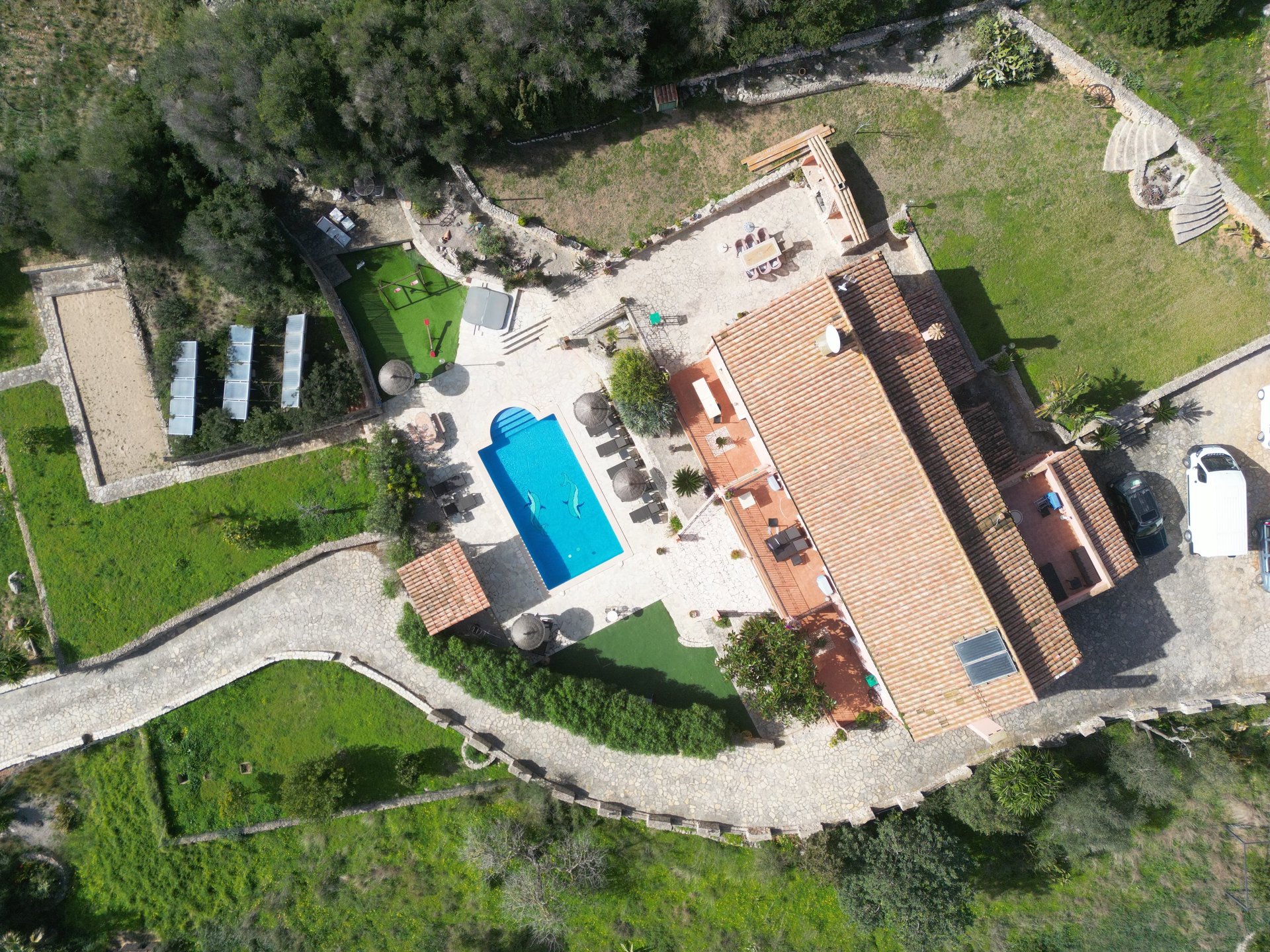 black and white bed linen