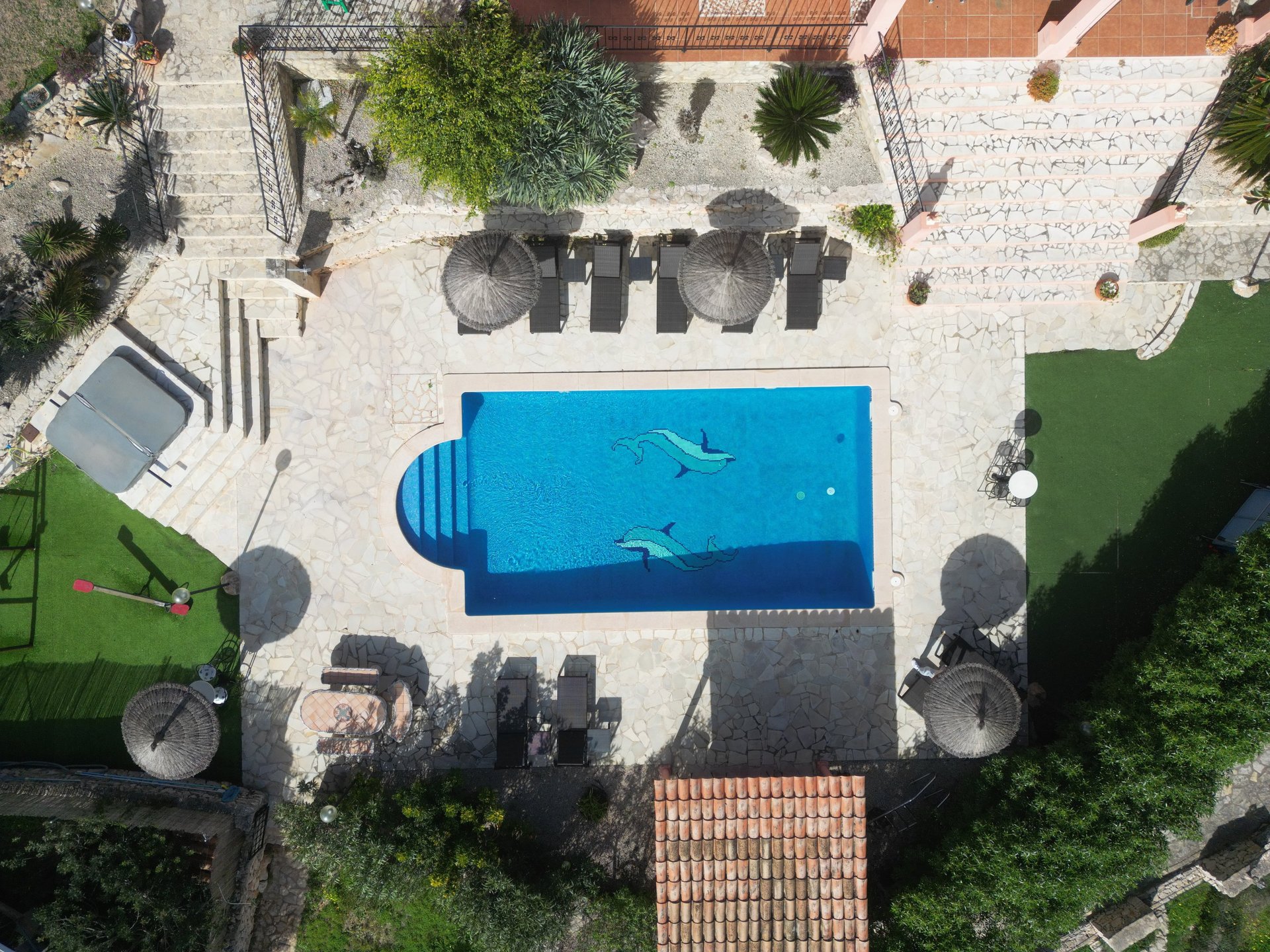 black and white bed linen