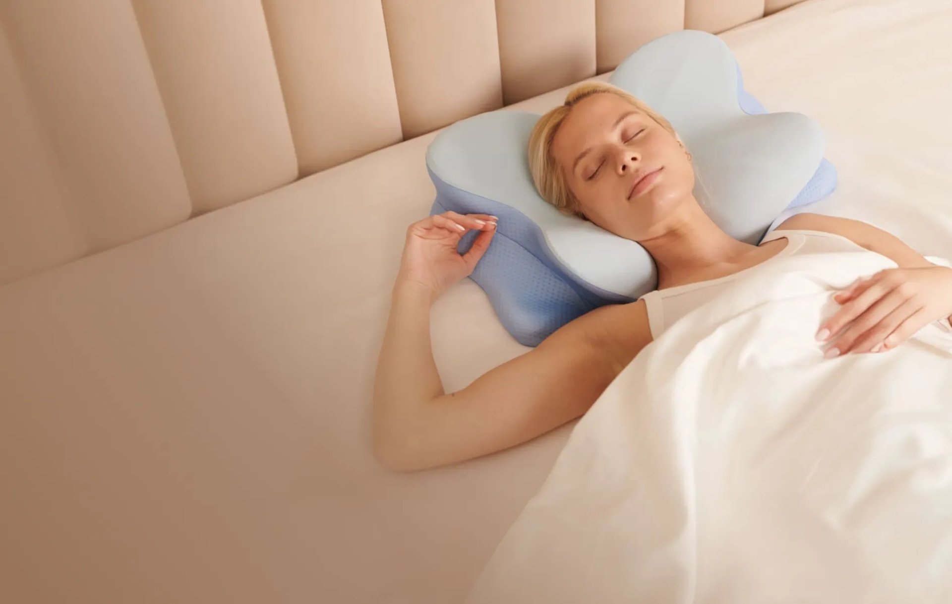 black and white bed linen