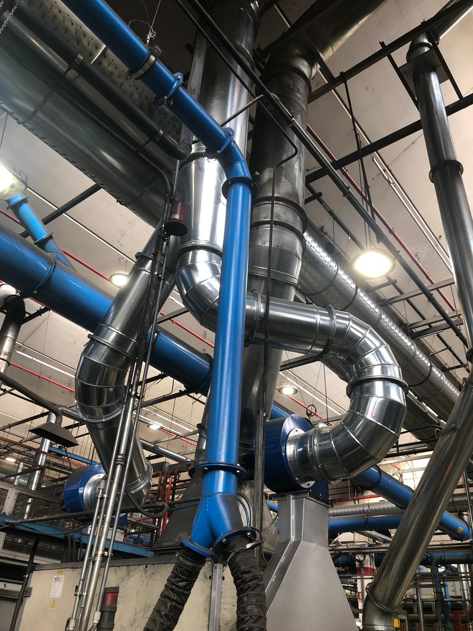 gray computer monitor