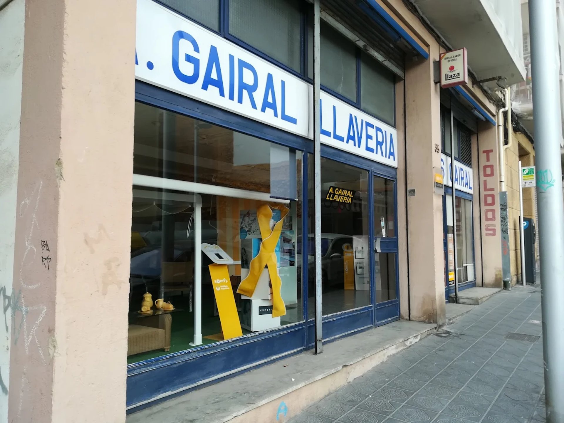 black and brown leather padded tub sofa