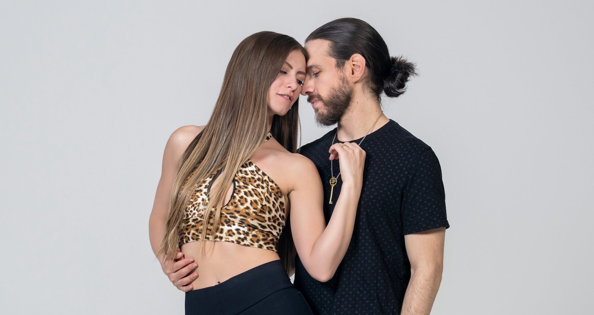 black and white bed linen