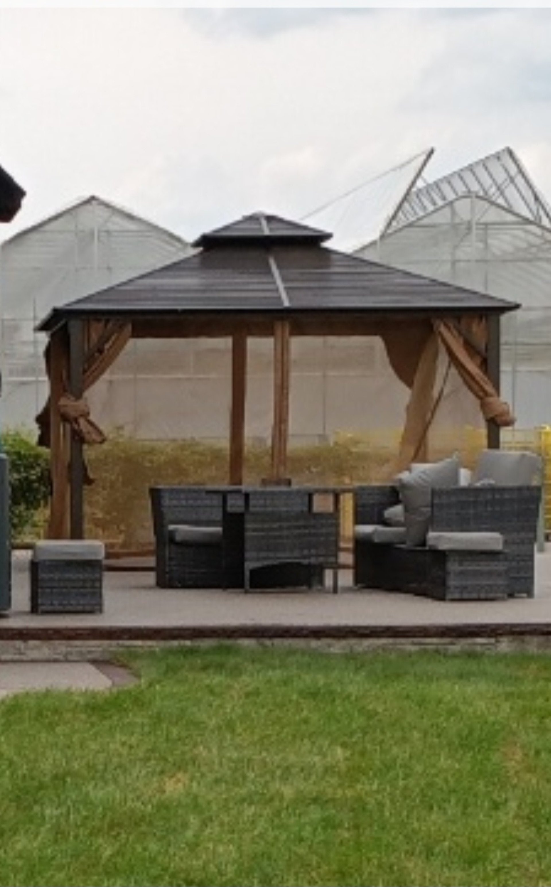 gray computer monitor