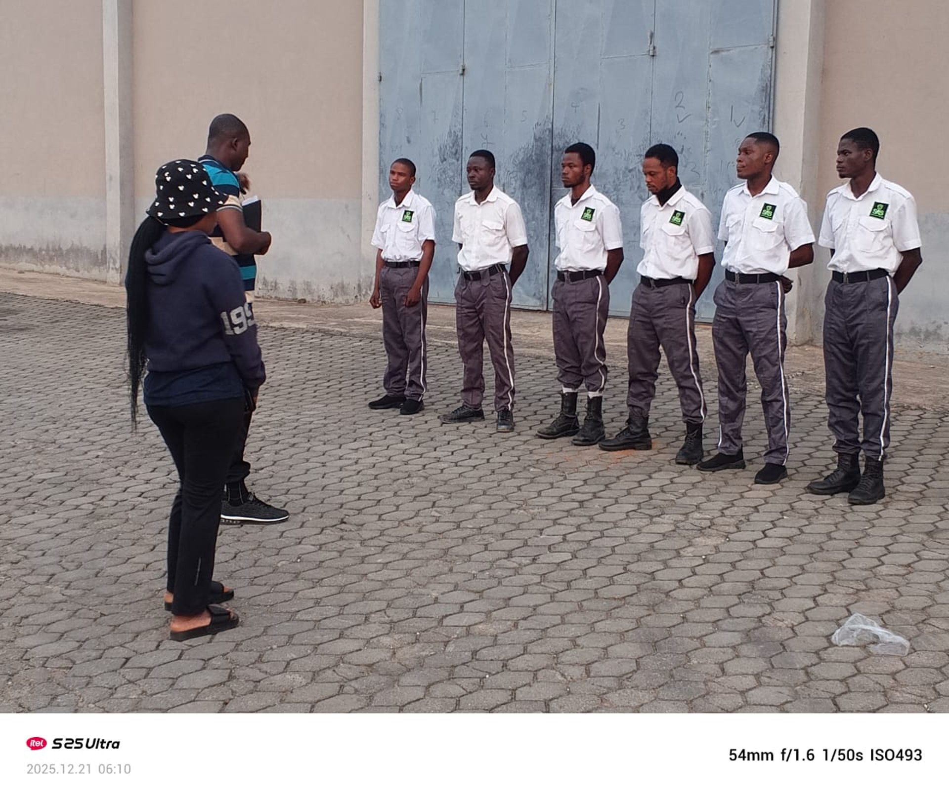 gray computer monitor