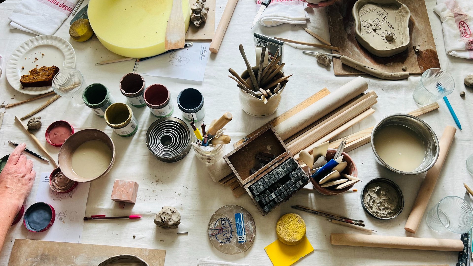 black and white bed linen