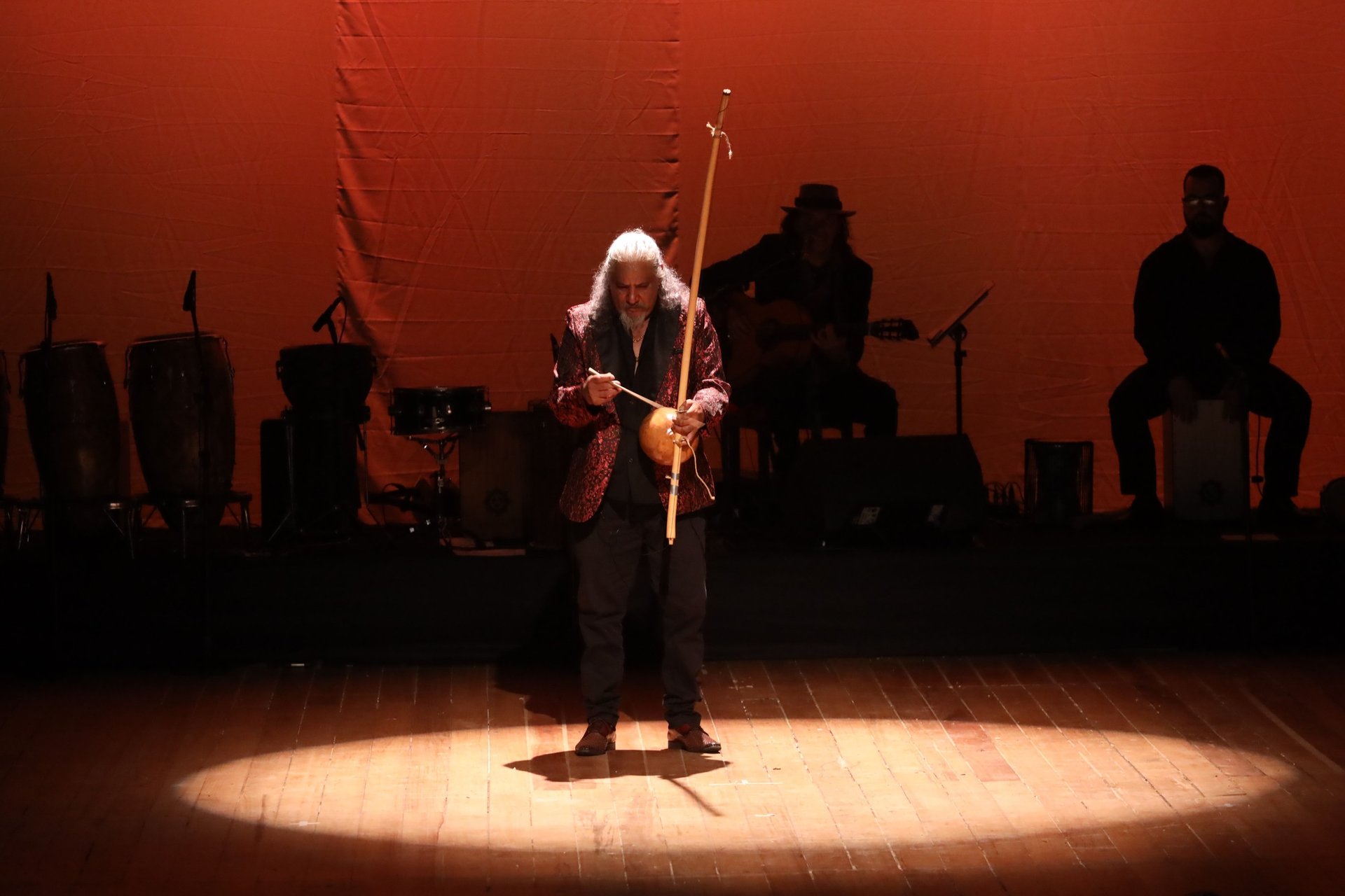 gray computer monitor