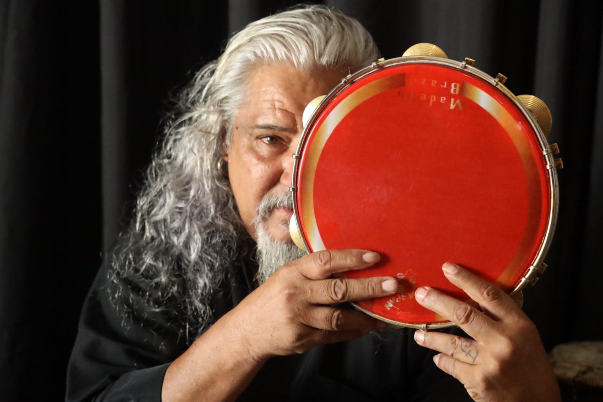 black and white bed linen