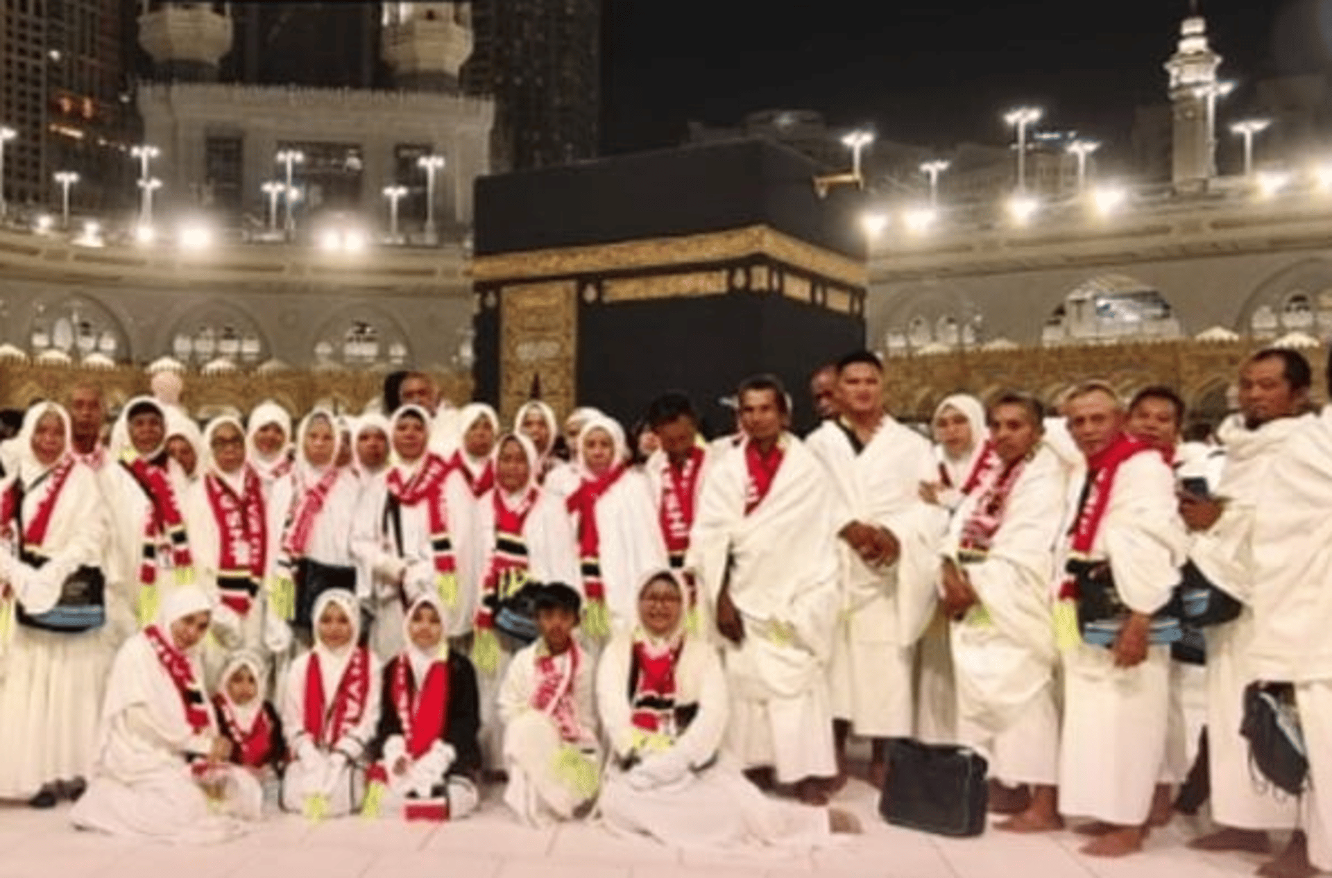 black and brown leather padded tub sofa