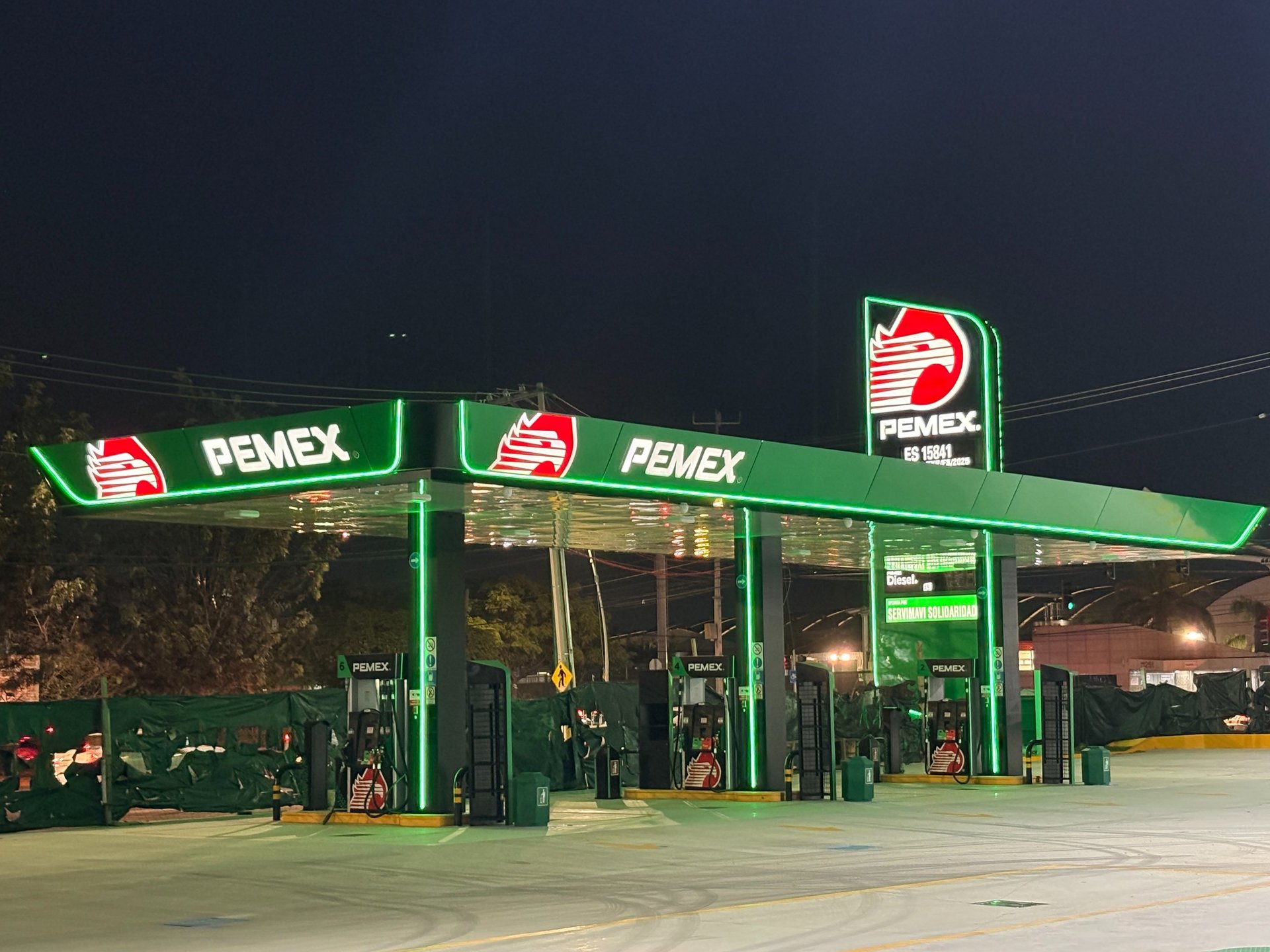 black and brown leather padded tub sofa