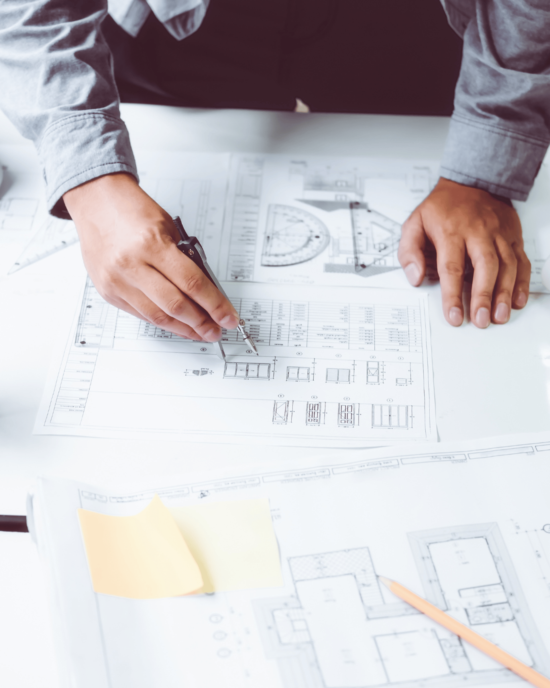 gray computer monitor