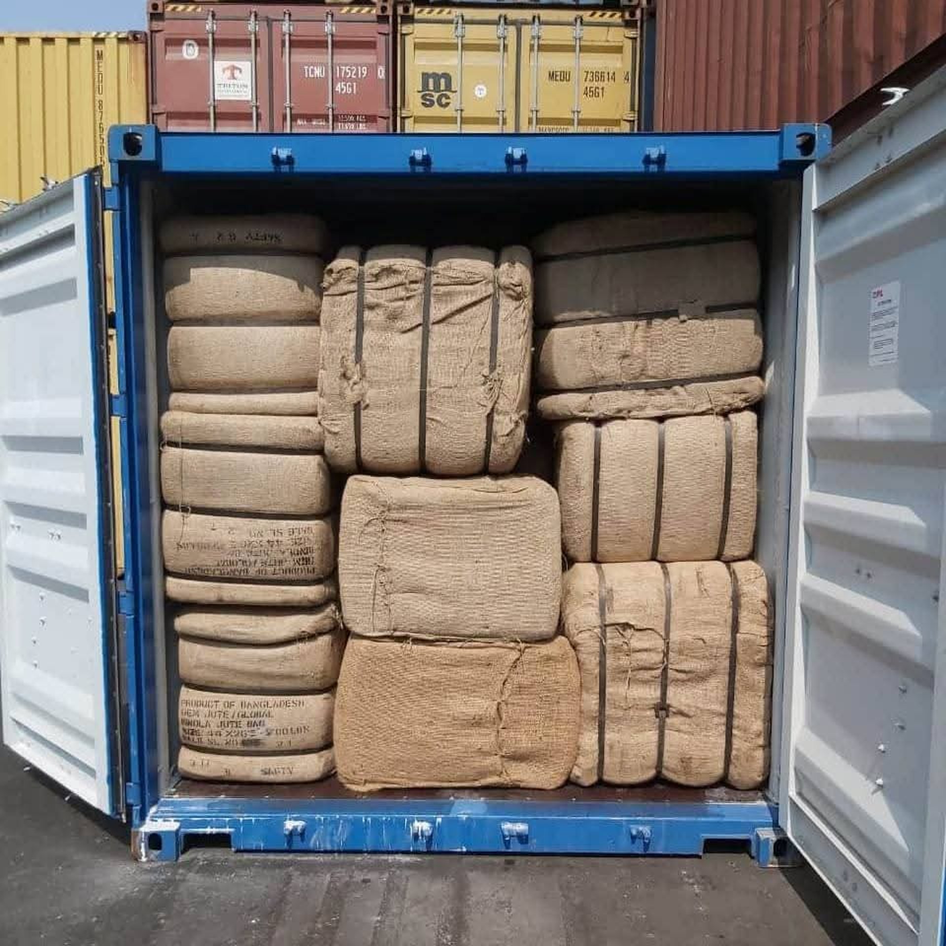 gray computer monitor