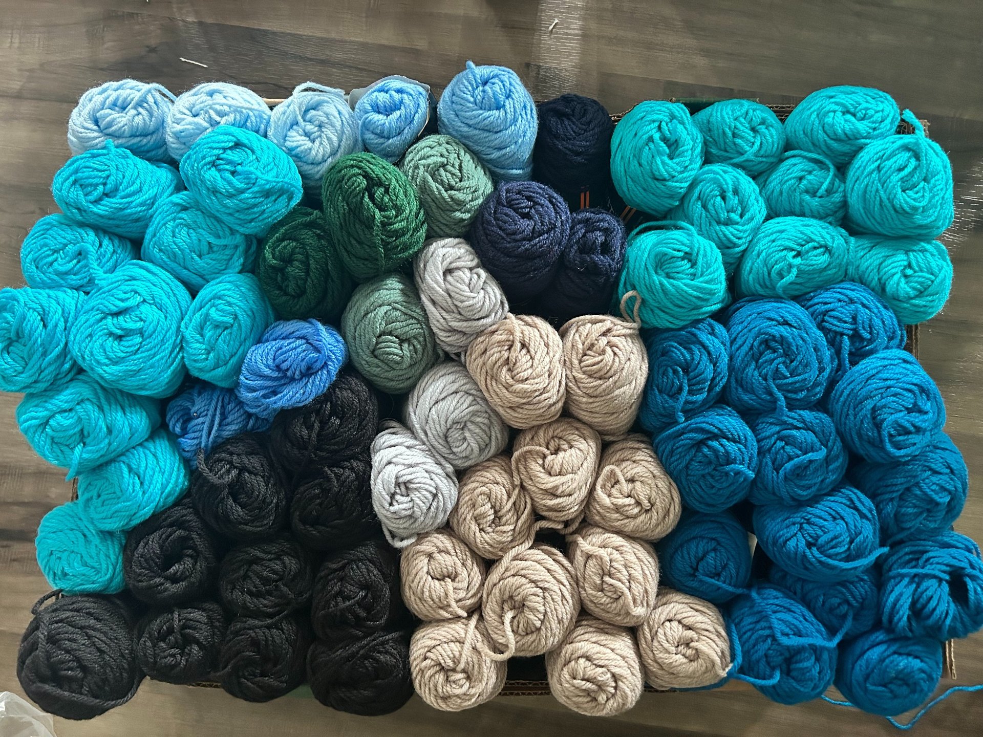 gray computer monitor