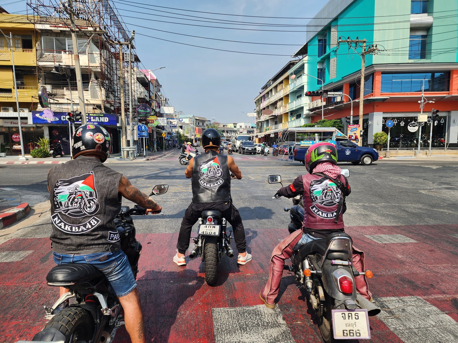 gray computer monitor