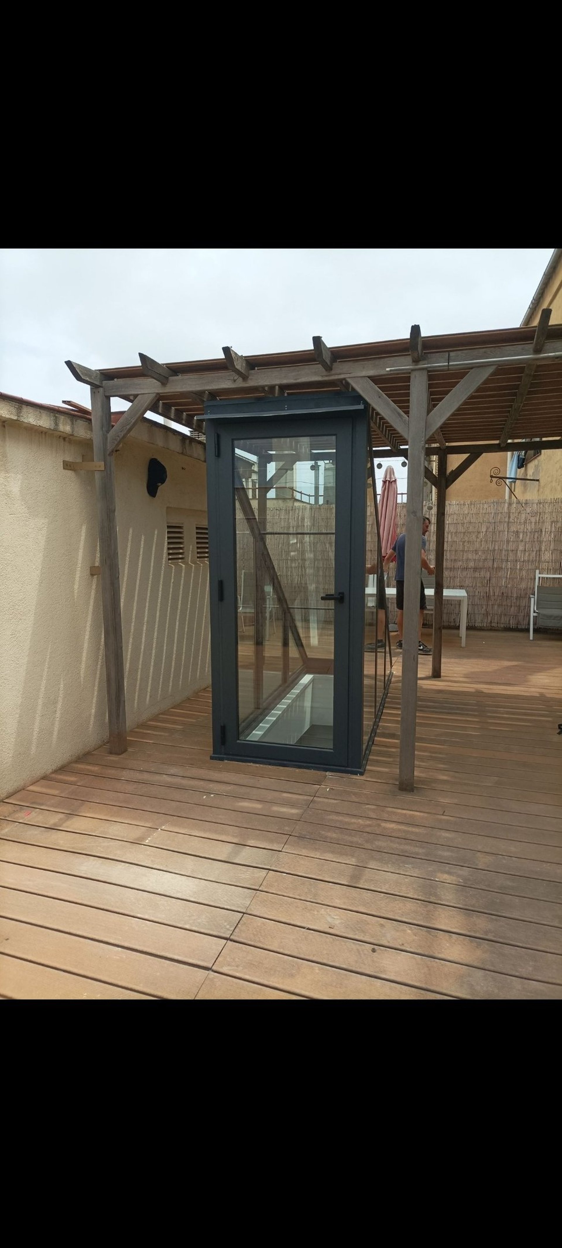 black and brown leather padded tub sofa