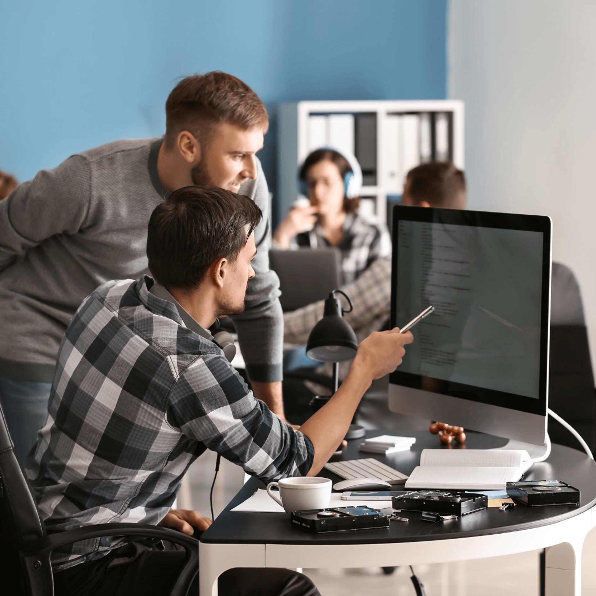 gray computer monitor