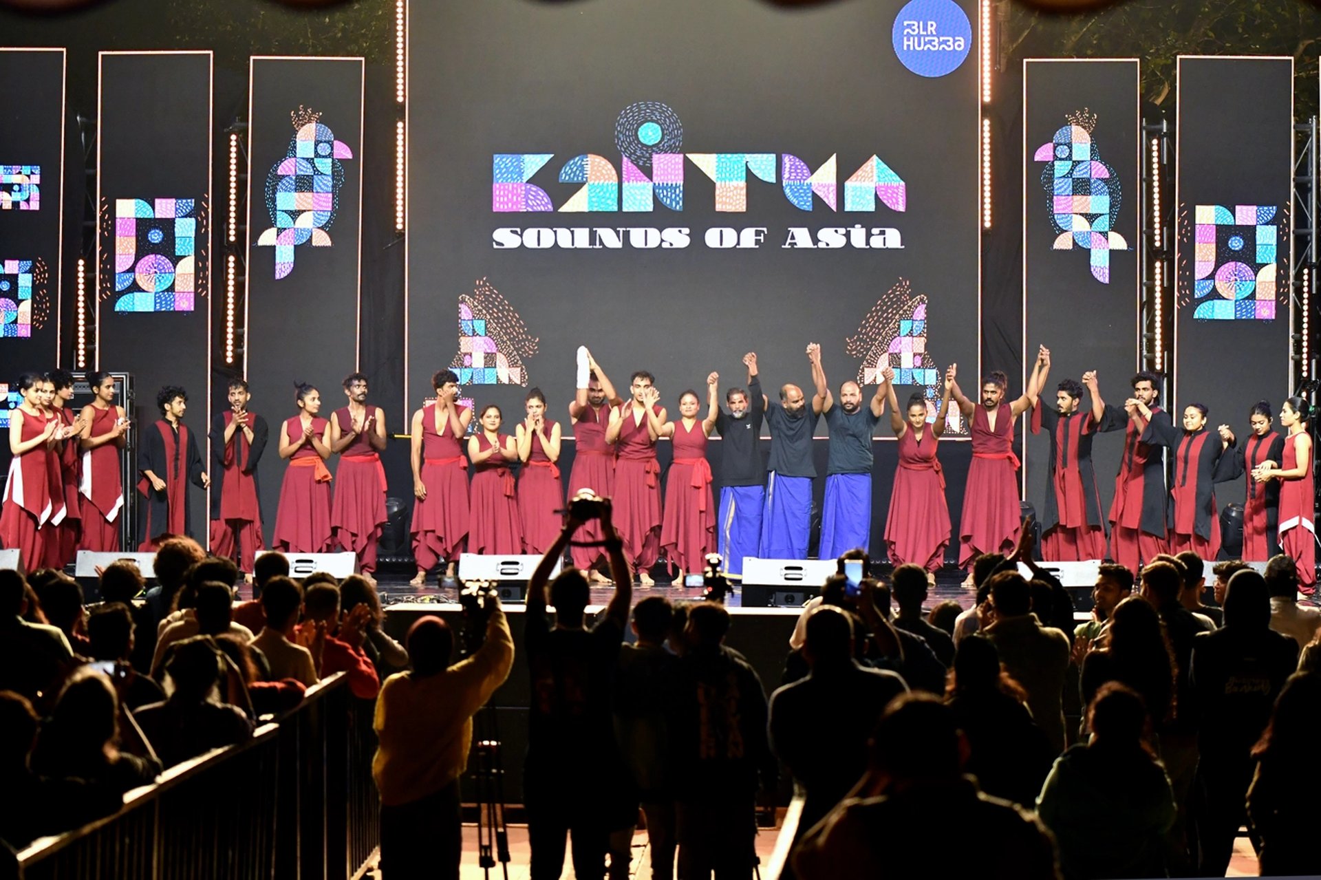 gray computer monitor