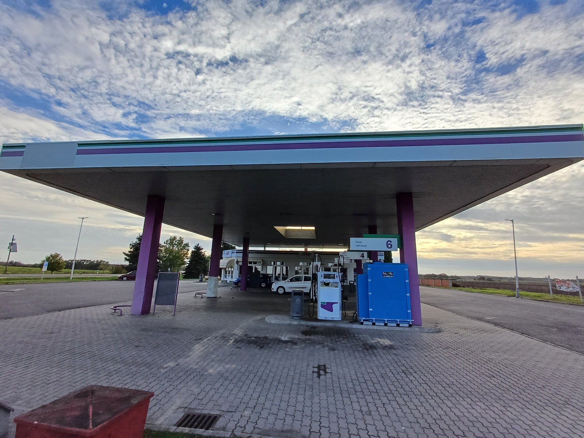 black and brown leather padded tub sofa