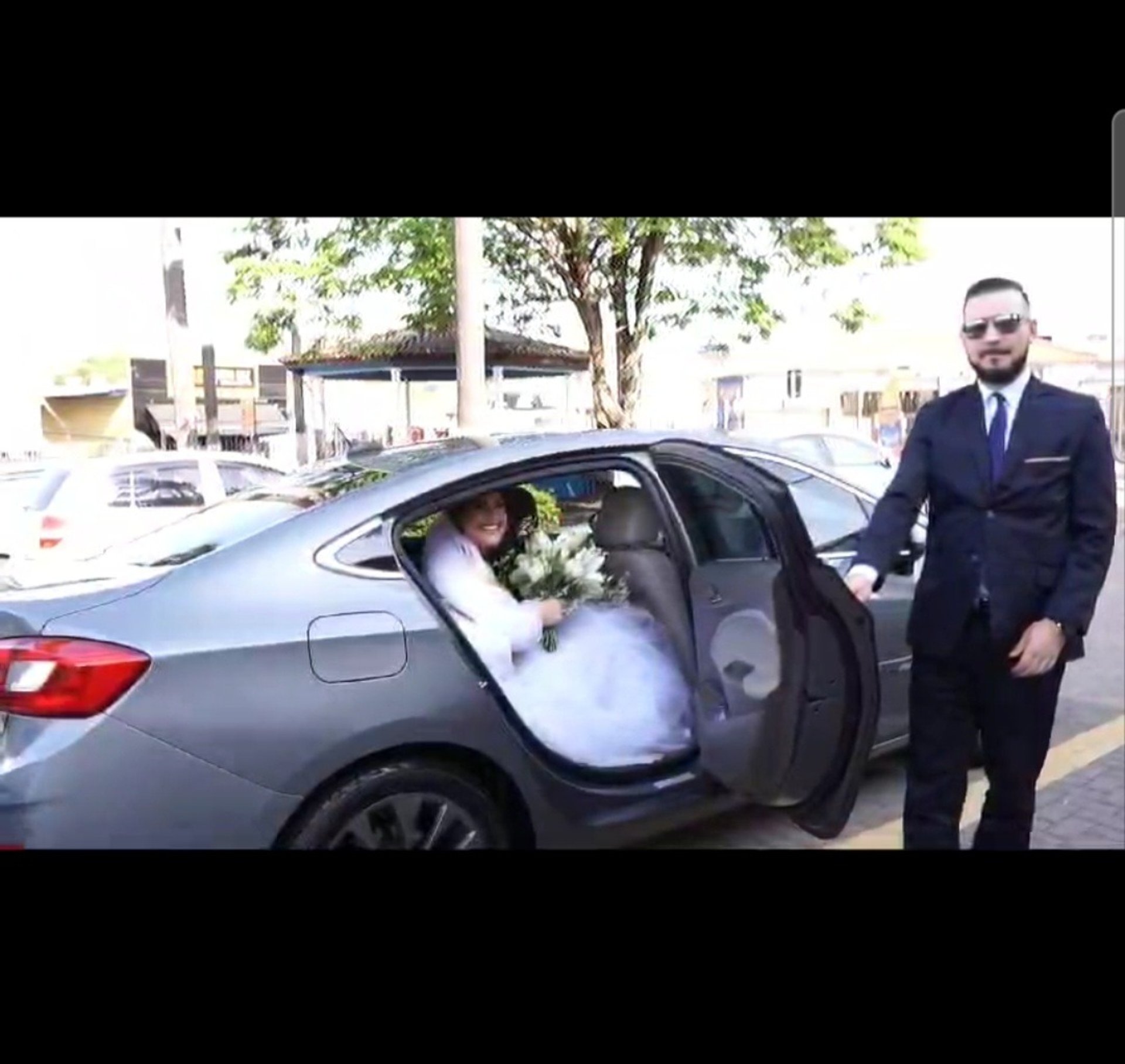 gray computer monitor