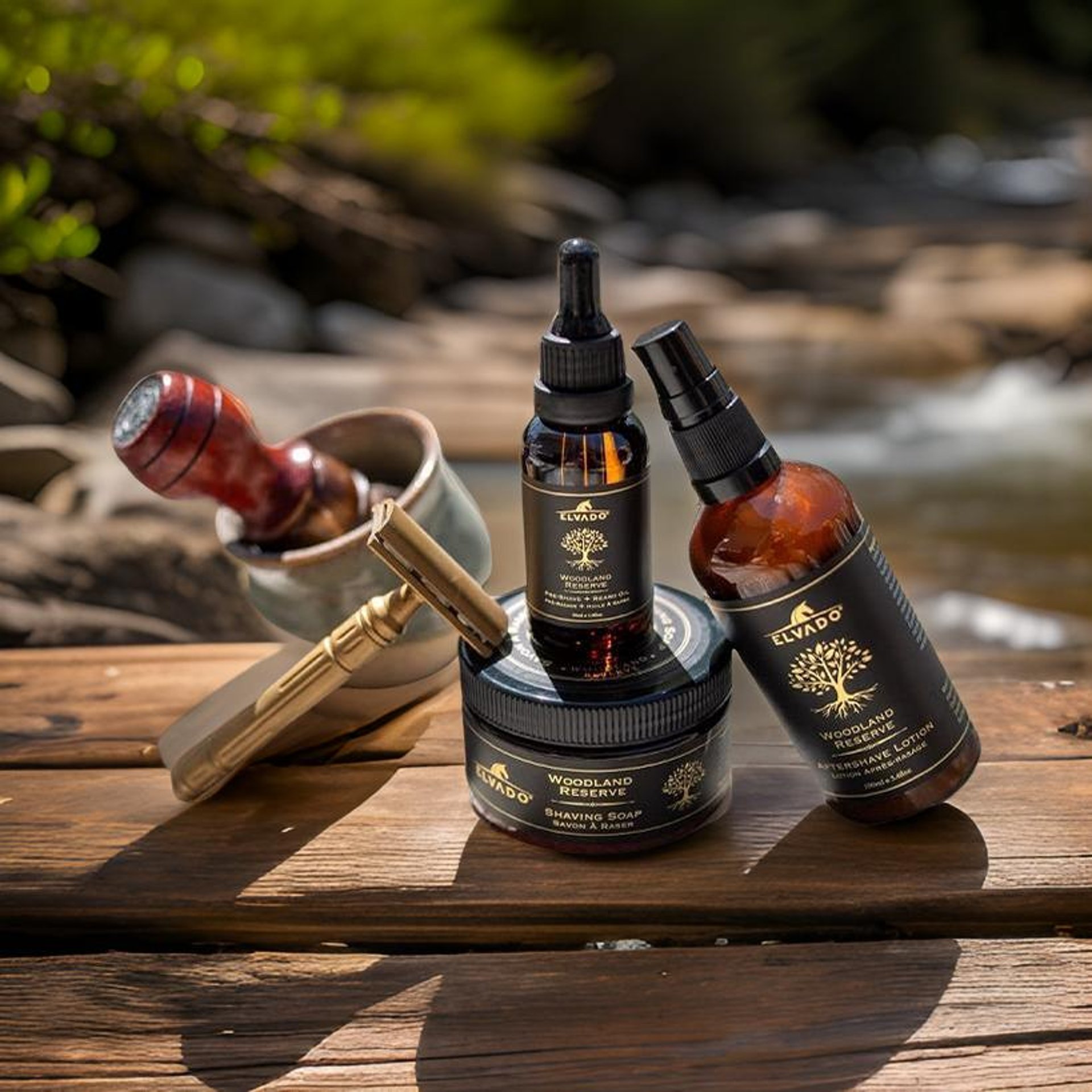 Green aurora borealis lights up the night sky.