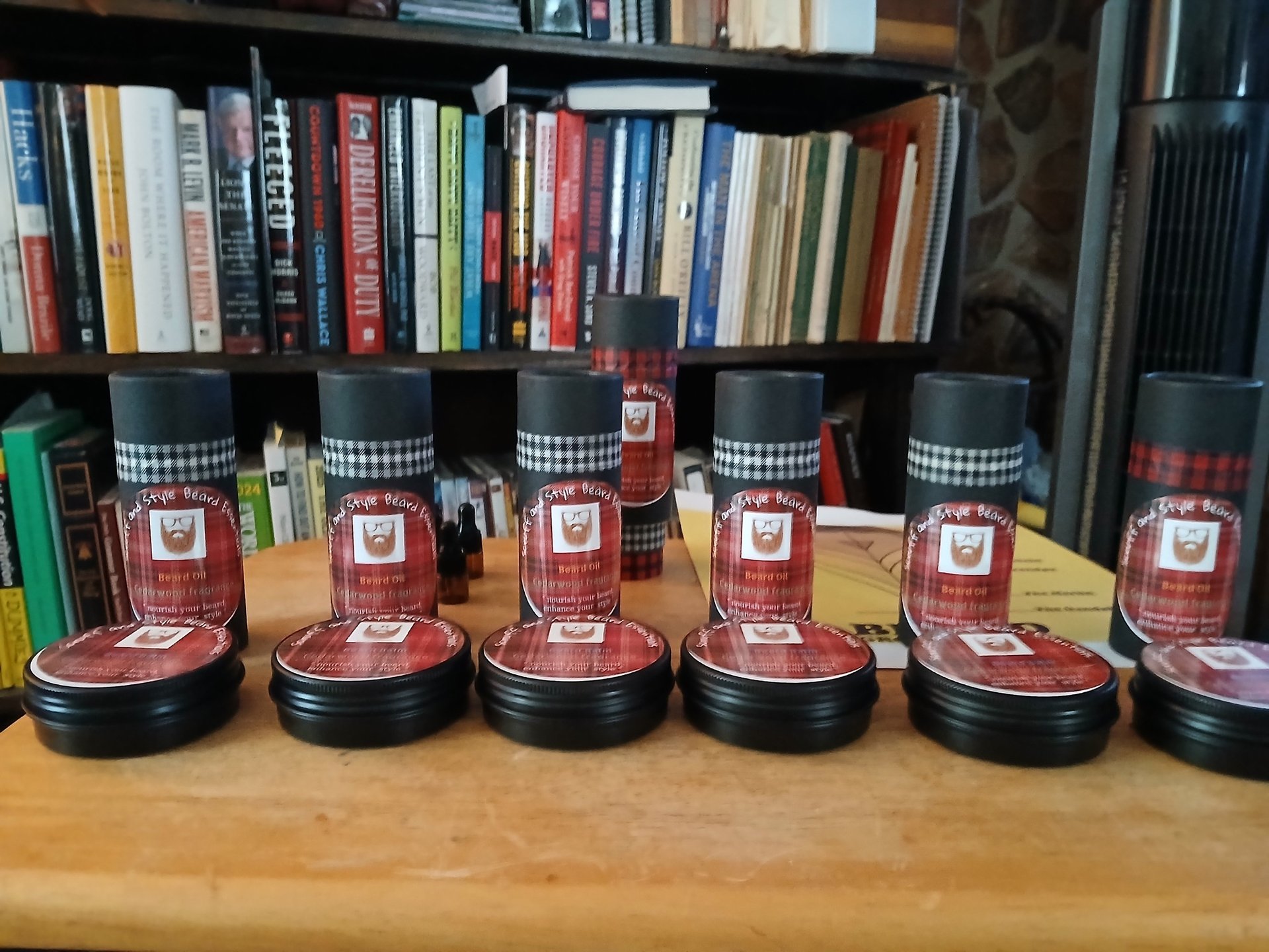 gray computer monitor