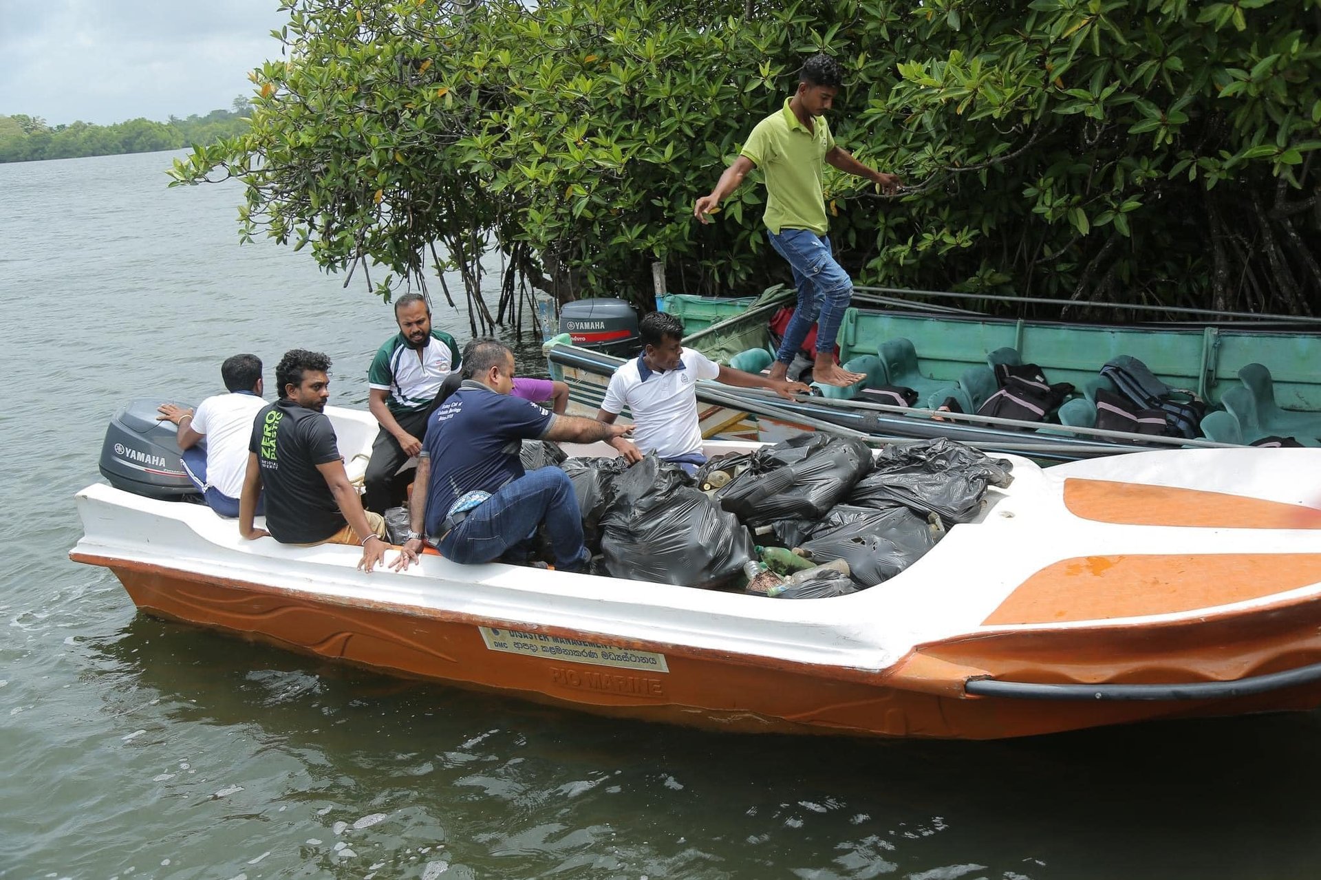black and white bed linen