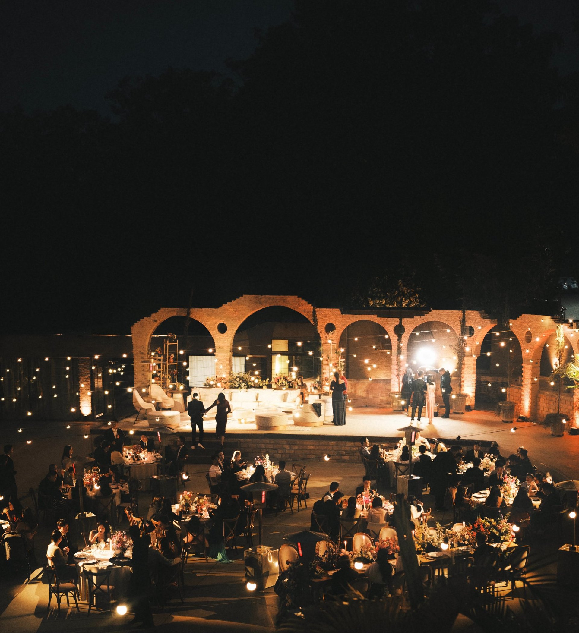 black and white bed linen