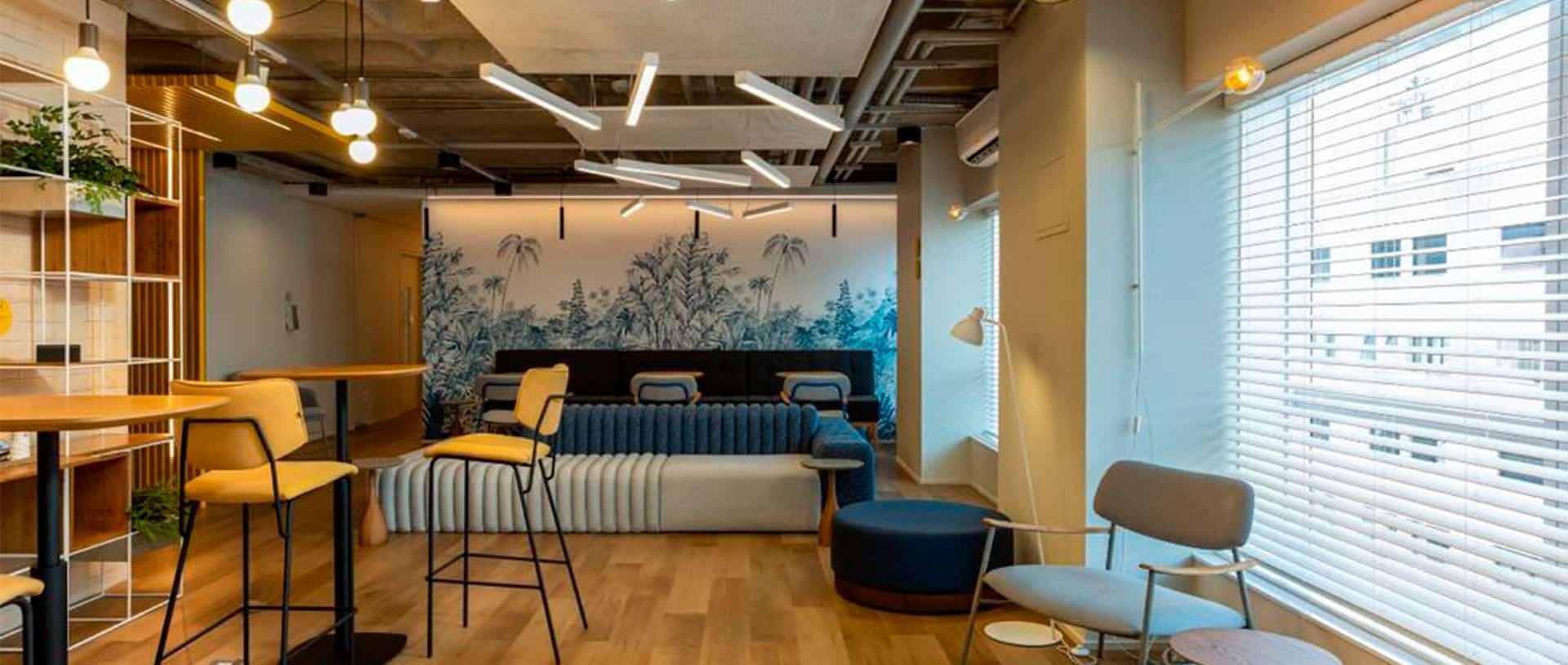 gray computer monitor