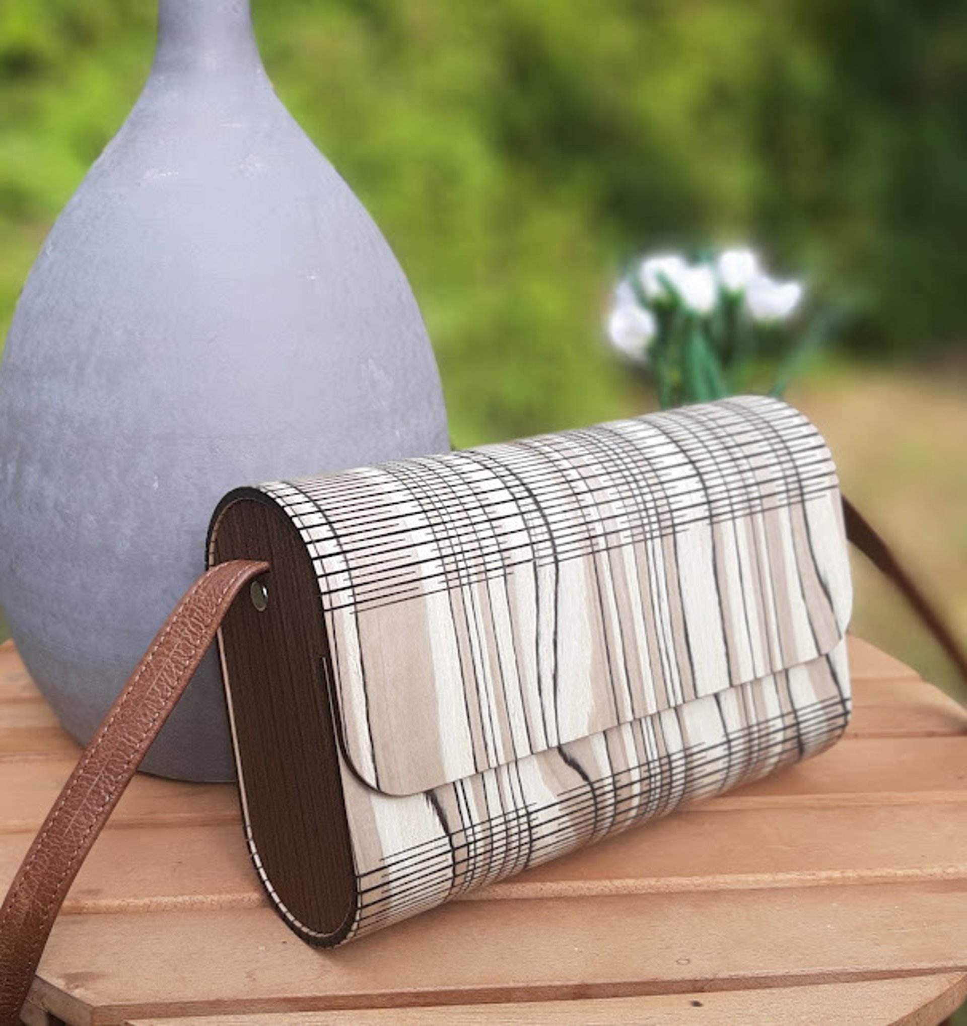 Holzhandtasche