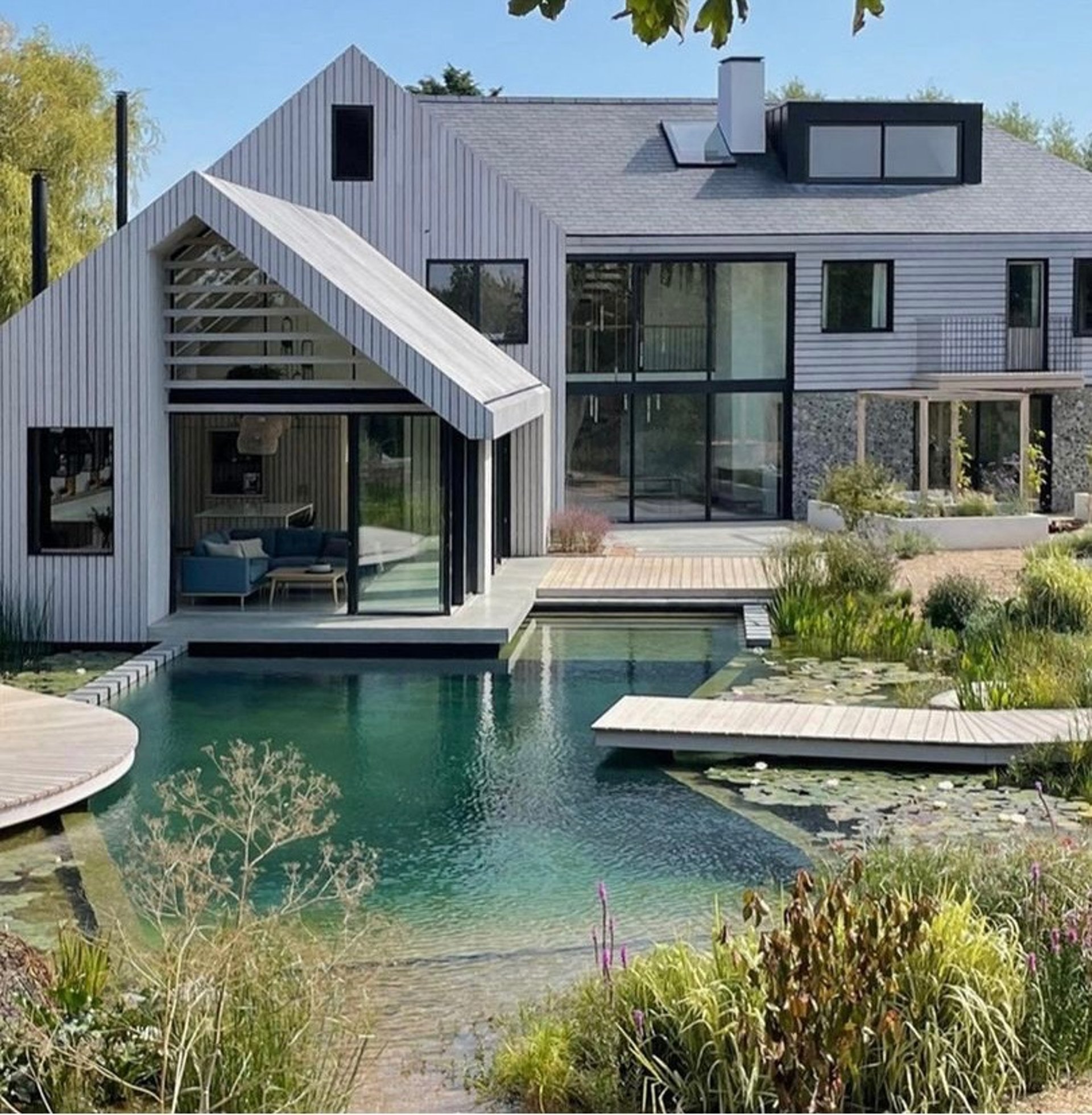 black and white bed linen