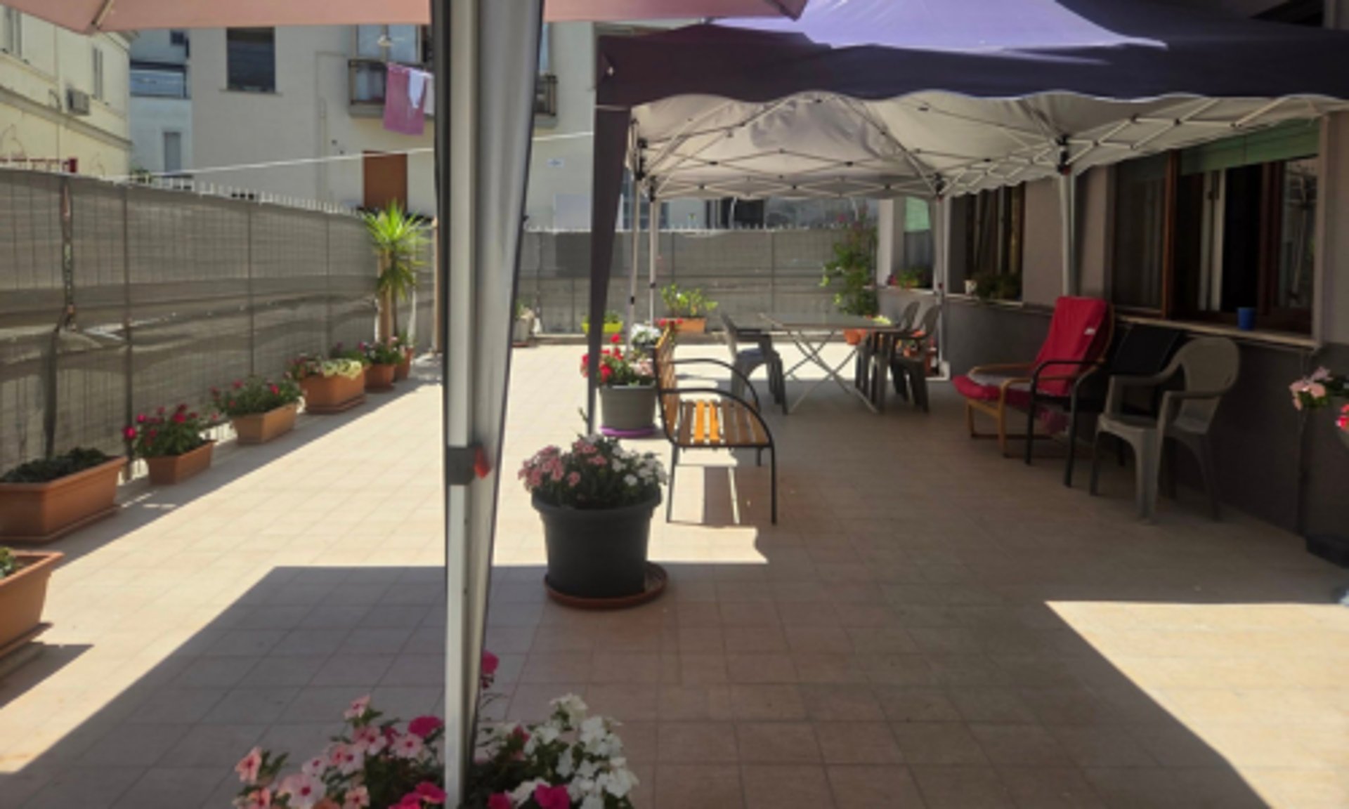 black and white bed linen