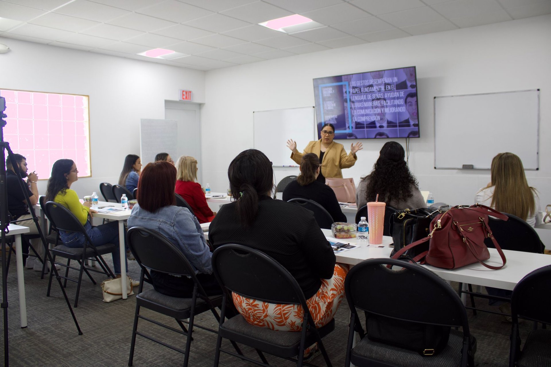 gray computer monitor