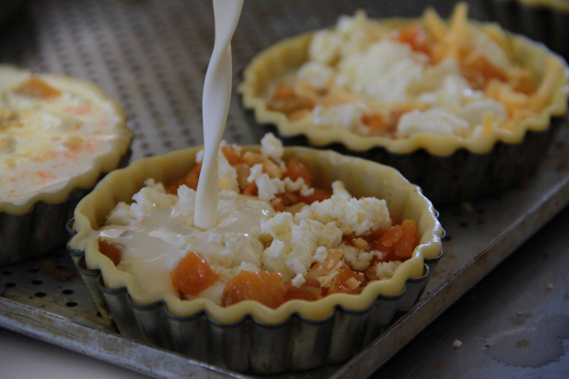 black and white bed linen