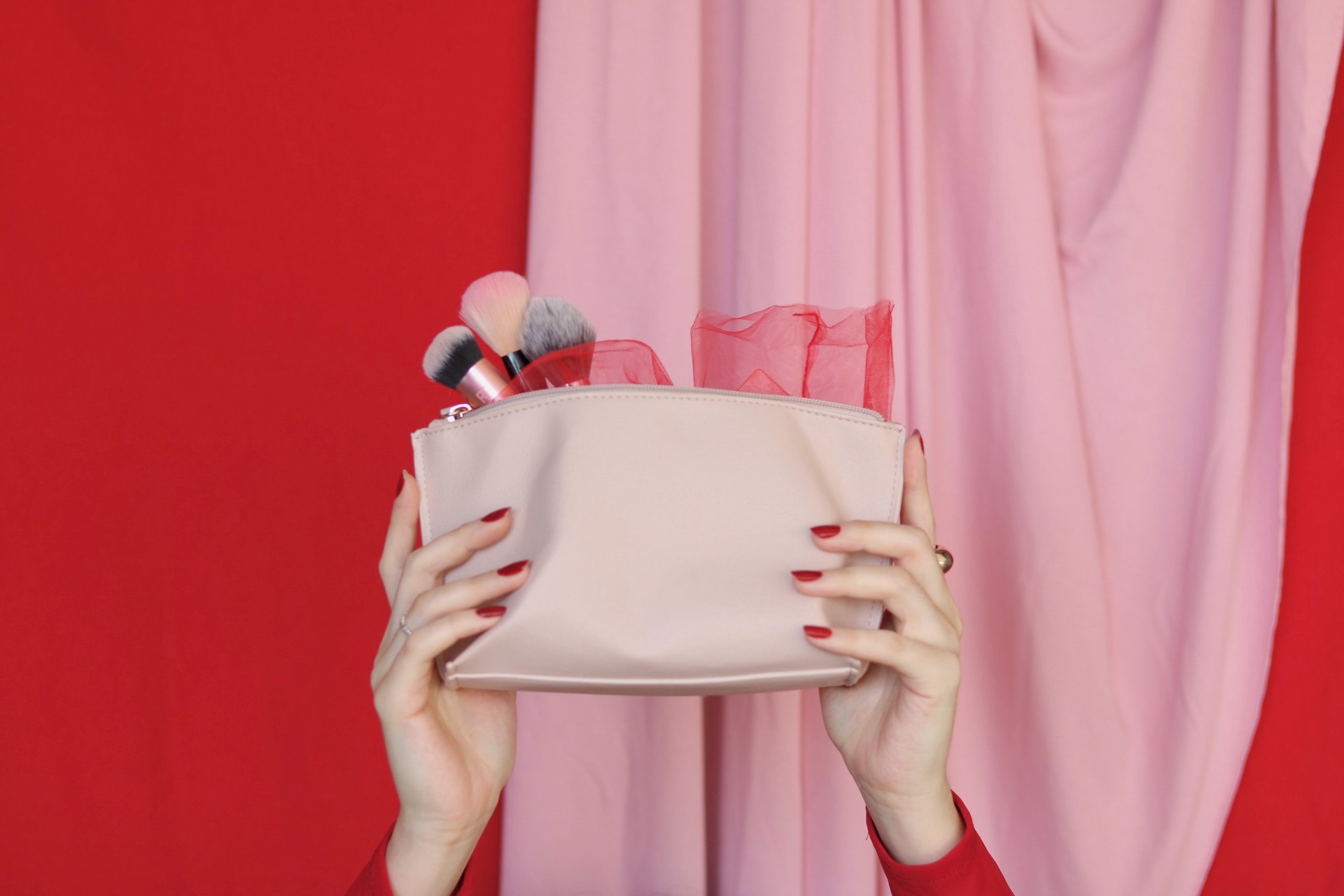 black and white bed linen