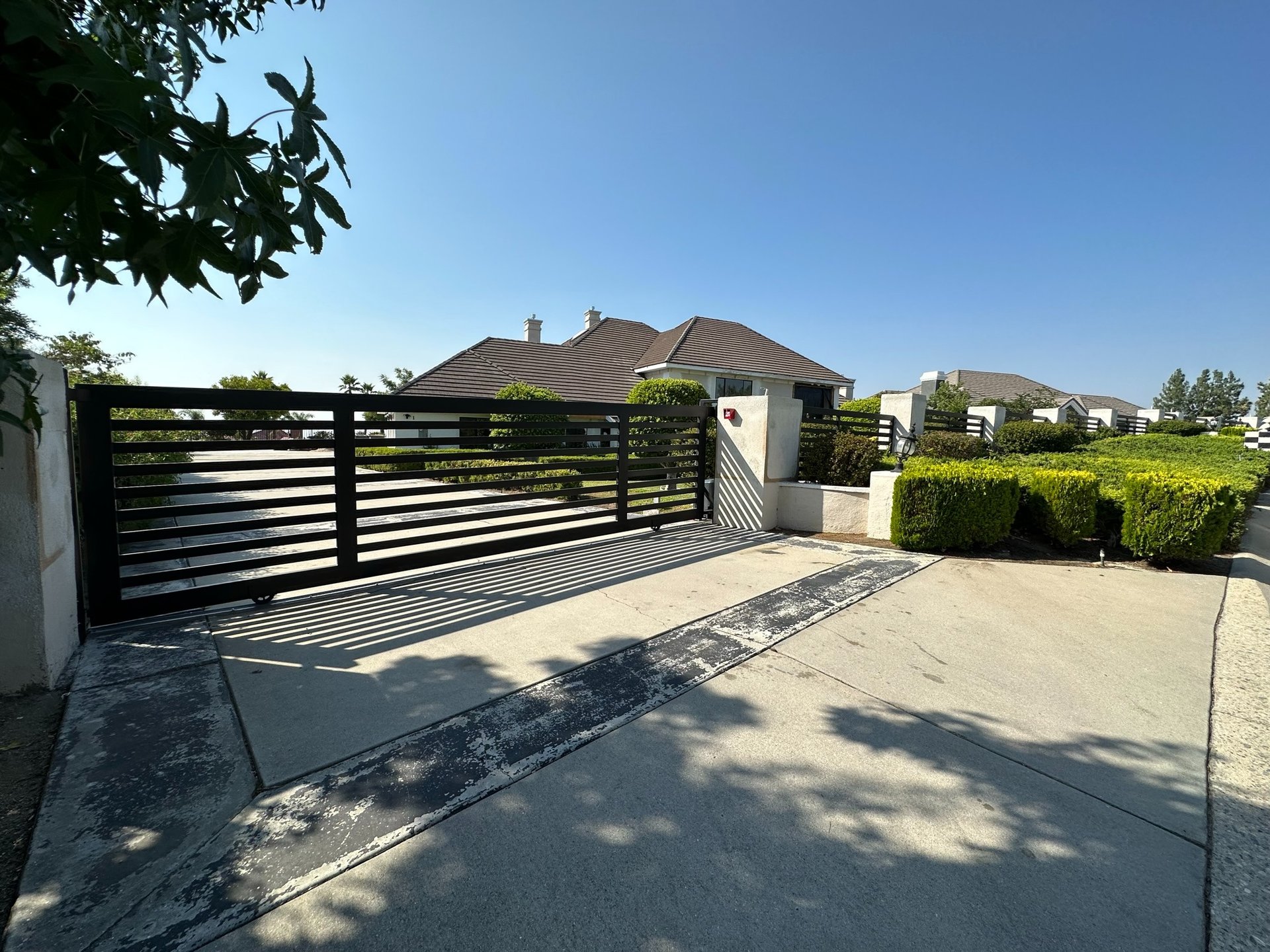 black and white bed linen