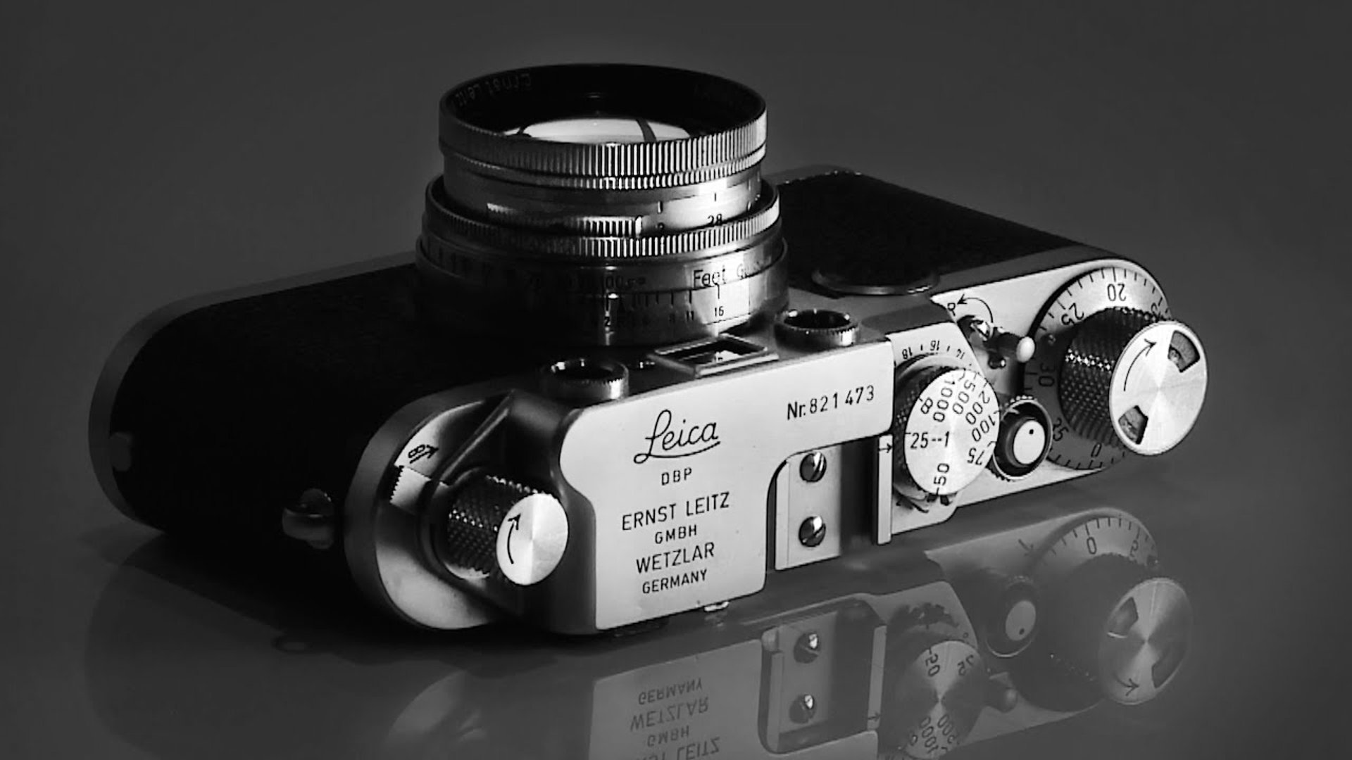 gray computer monitor