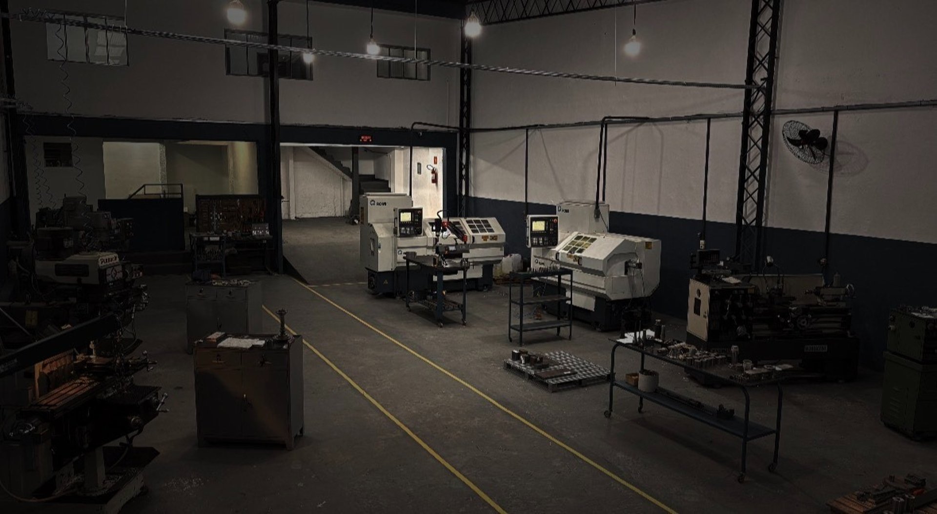 gray computer monitor