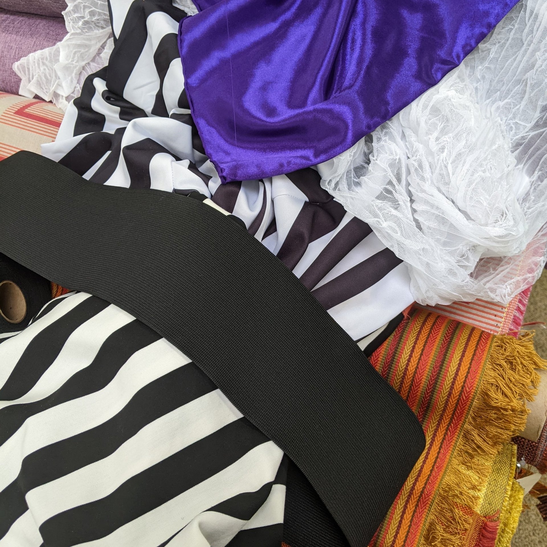 black and white bed linen