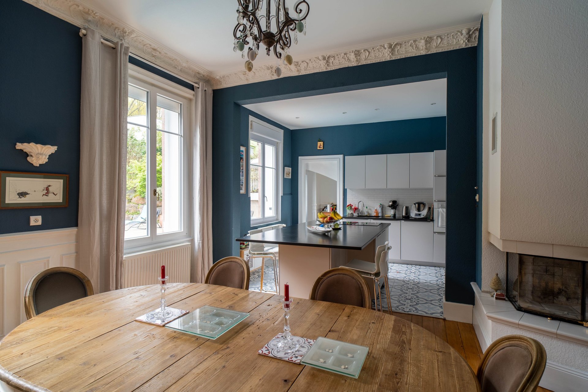 black and white bed linen