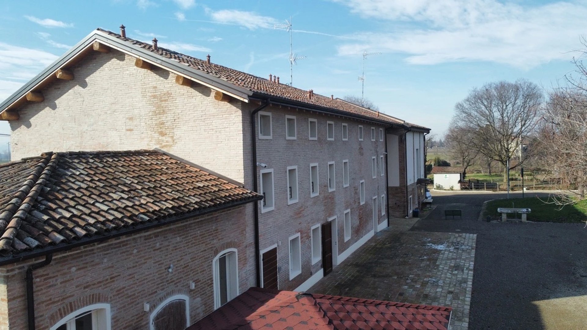 black and brown leather padded tub sofa