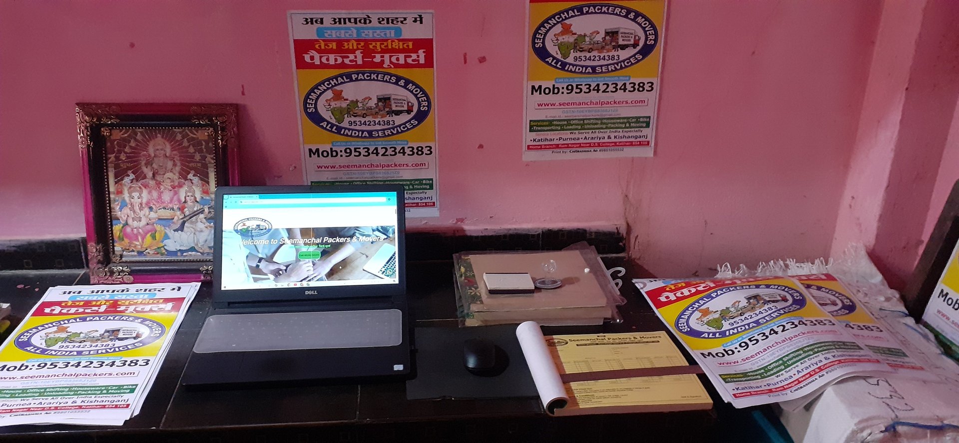 gray computer monitor