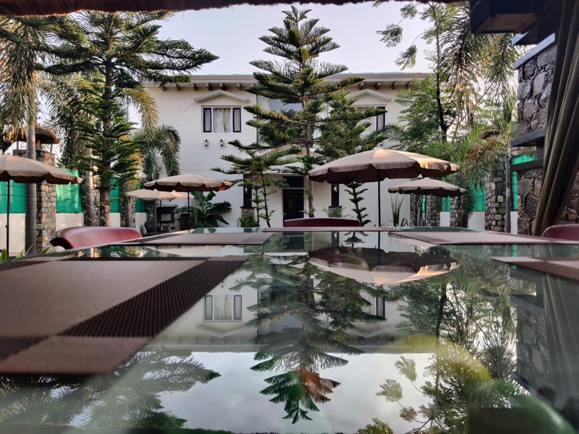 black and white bed linen