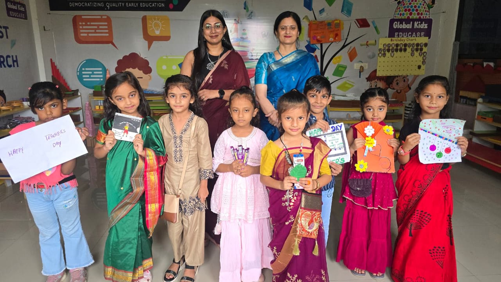 gray computer monitor