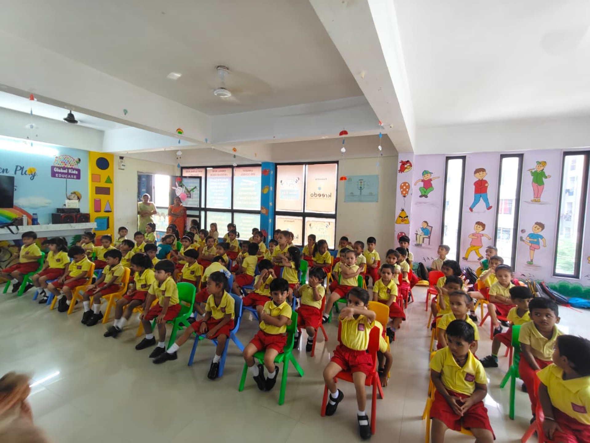 black and white bed linen