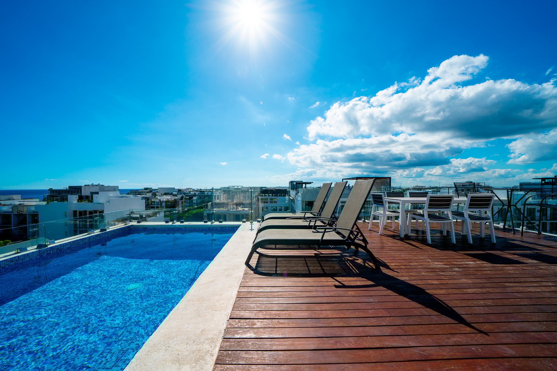 gray computer monitor