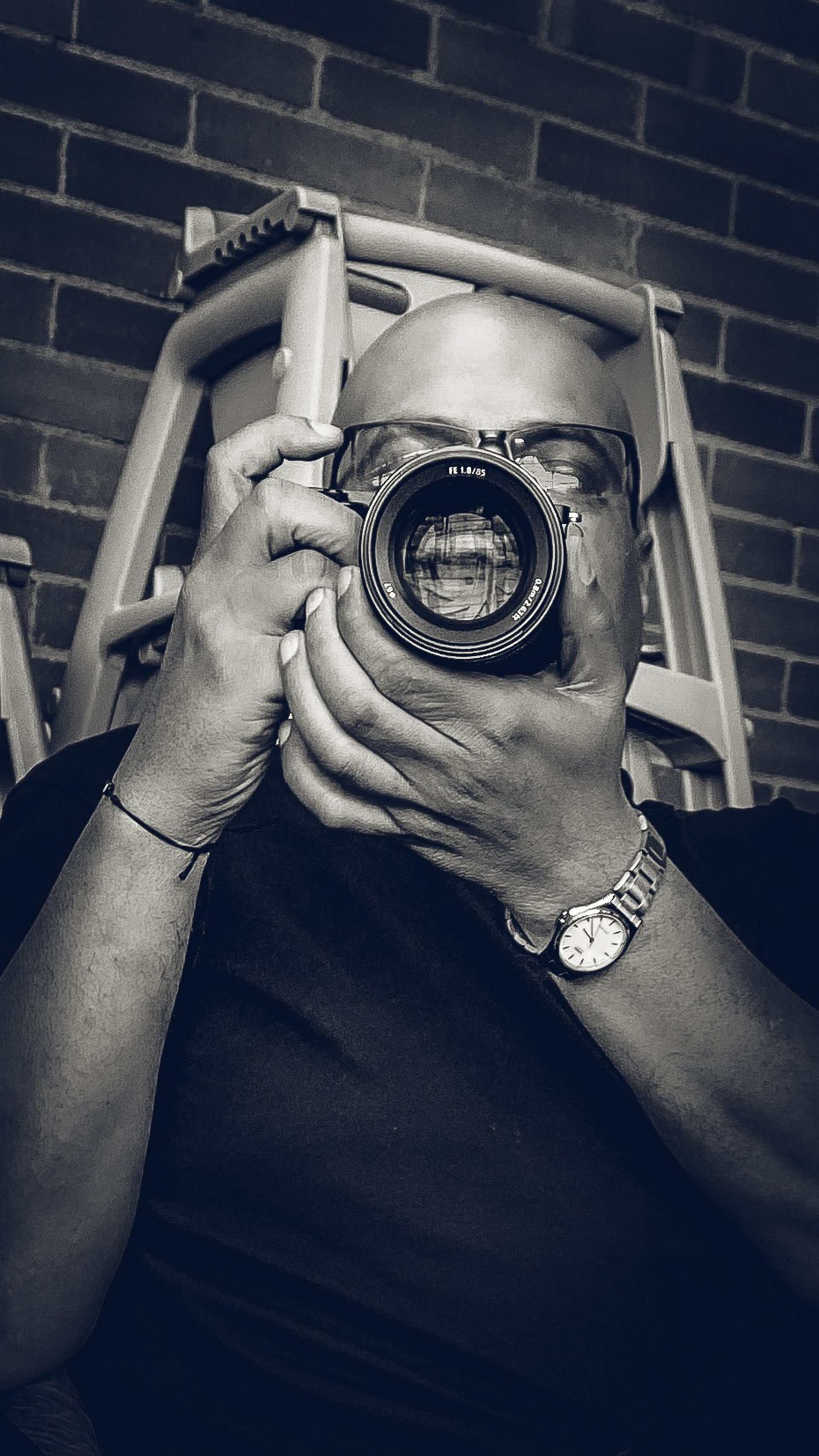 gray computer monitor