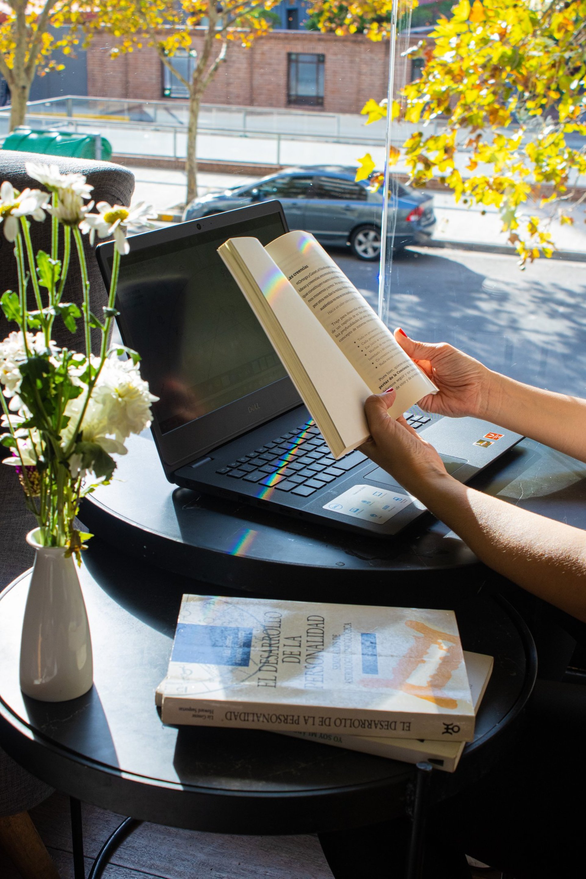 gray computer monitor