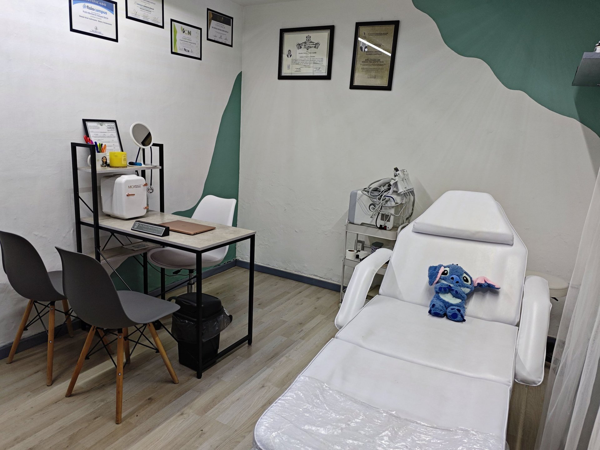 Área de medicina estética en Guadalajara equipada con tecnología avanzada y atención médica especializada en Sirona.