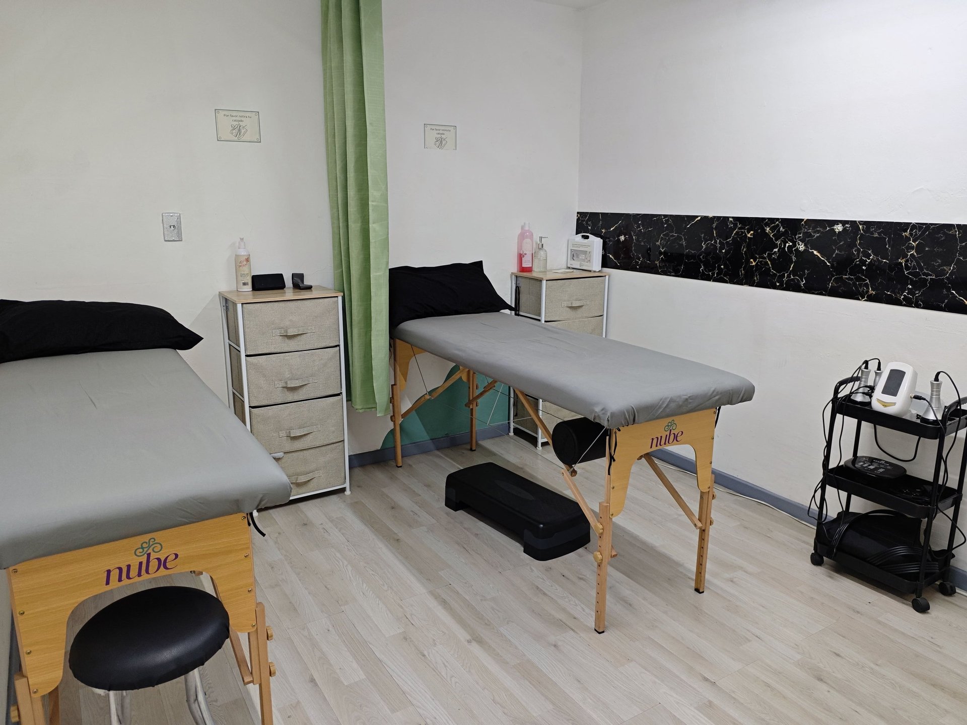 Sala de agentes físicos en Sirona Therapy Guadalajara para tratamientos de electroterapia y termoterapia profesional.